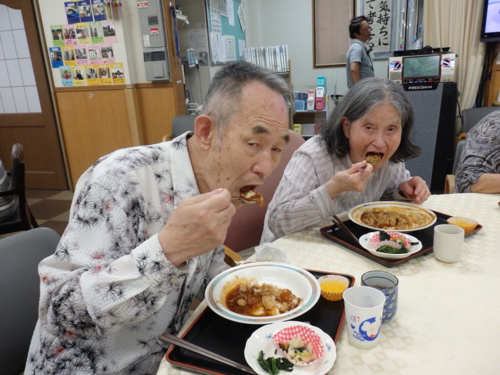 今日のお昼ご飯はかれーです。