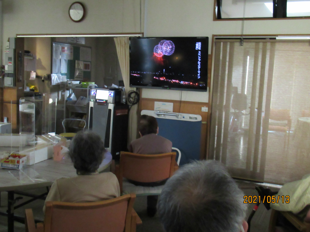 映像で花火見物２